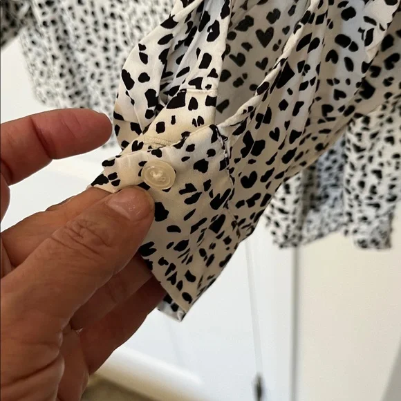 Black and White Patterned Blouse - Picture 4 of 5